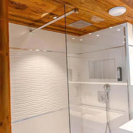 Alpina Hotell 3*