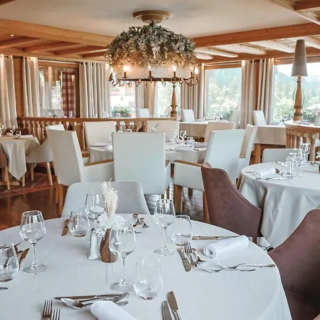 מלון Alpina & - Restaurant Oxalis 3*