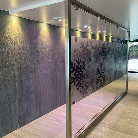 Ξενοδοχείο Alpina & - Restaurant Oxalis 3*